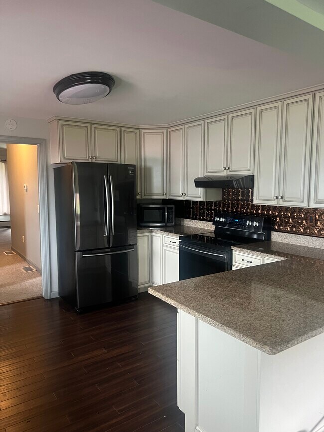 304 S Lehigh Ave, Unit 304 south Lehigh apt#1 in Sayre, PA - Building Photo - Building Photo