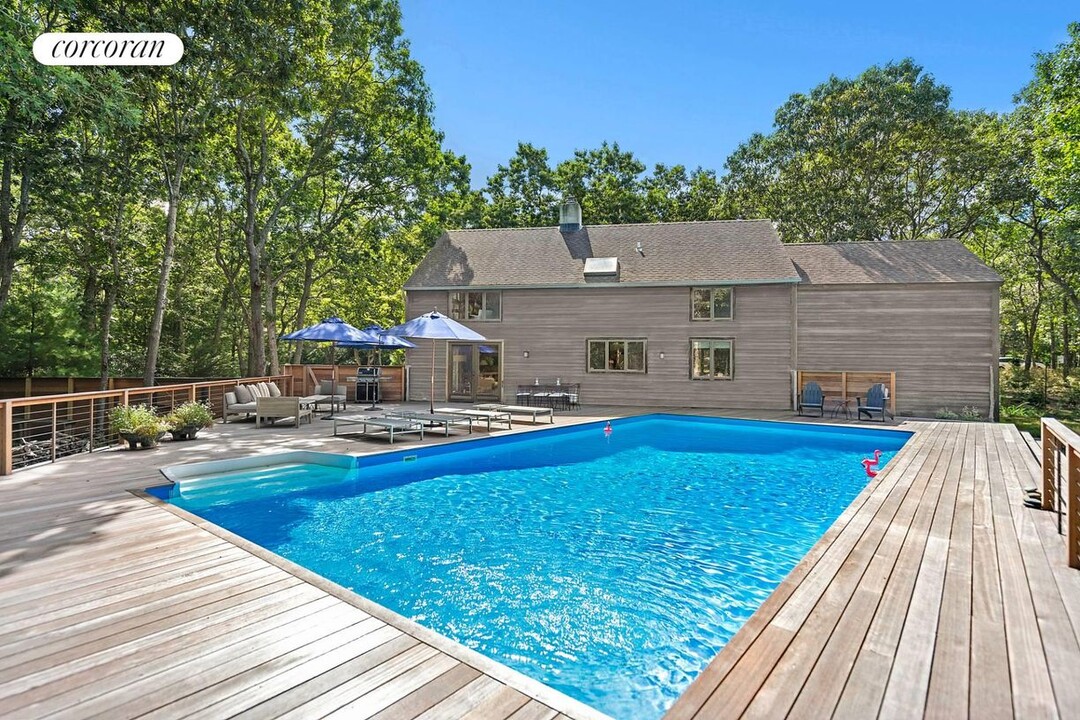 19 Rivers Rd in East Hampton, NY - Building Photo