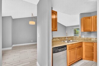3473 NW 44th St in Lauderdale Lakes, FL - Building Photo - Building Photo