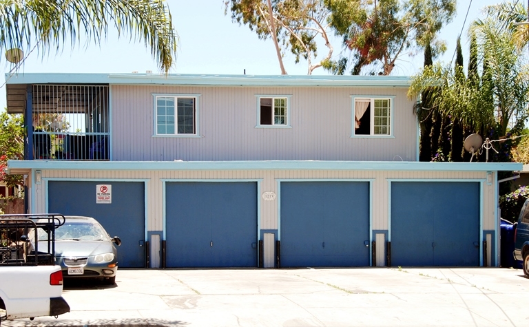 1219 Division St in Oceanside, CA - Building Photo