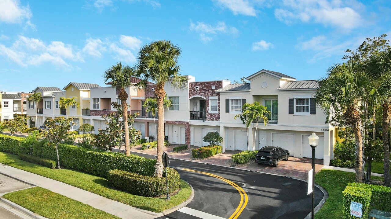 10360 SW Stephanie Way in Port St. Lucie, FL - Building Photo