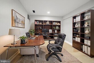 1635 Valencia Way in Reston, VA - Building Photo - Building Photo