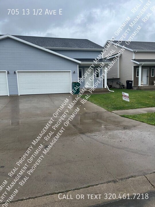 705-13 1/2 13 1/2 Ave S in West Fargo, ND - Building Photo