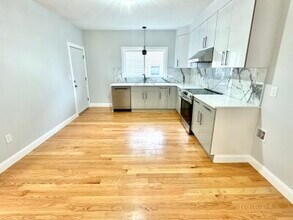 190 Hillside St, Unit #2 in Boston, MA - Building Photo - Building Photo