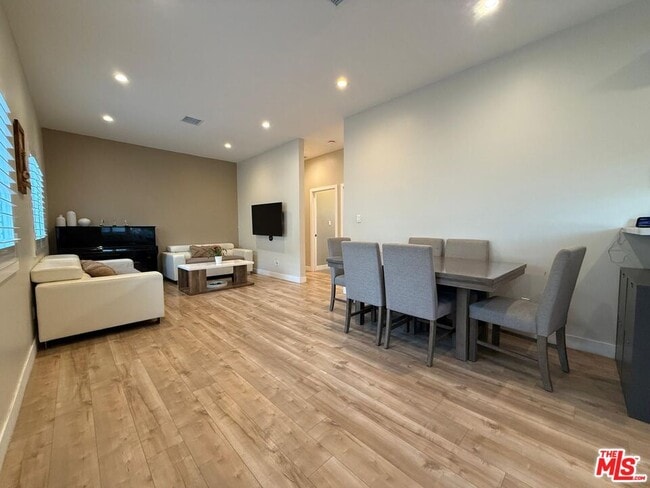 10905 Olinda St in Los Angeles, CA - Building Photo - Building Photo