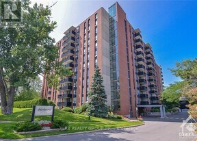 2951 Riverside Dr. in Ottawa, ON - Building Photo