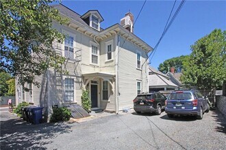 32 School St in Newport, RI - Building Photo - Building Photo