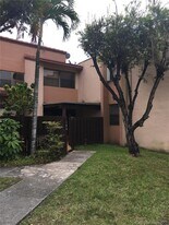 445 W Park Dr in Miami, FL - Building Photo