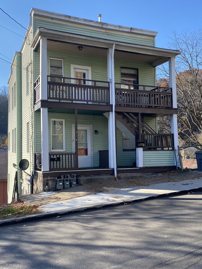 516 Center Ave, Unit 1 in Pitcairn, PA - Building Photo - Building Photo