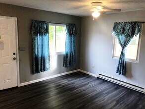 1136 Delos St in Akron, OH - Foto de edificio - Building Photo