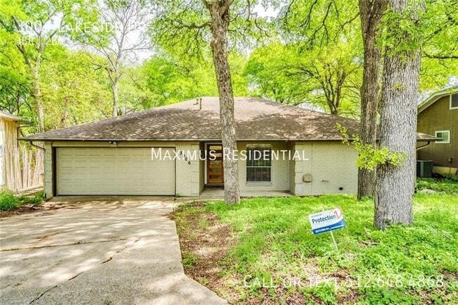 property at 3006 Lakeside Dr