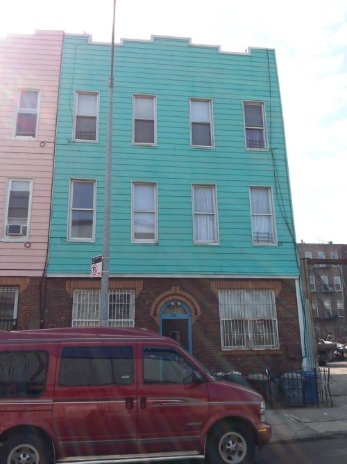 126 Melrose St in Brooklyn, NY - Building Photo