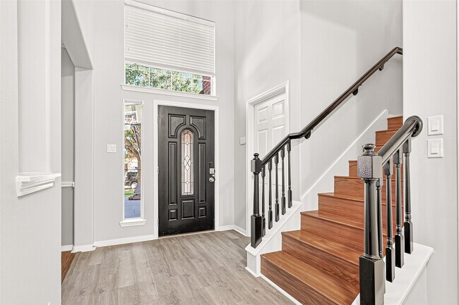 property at 1903 Amber Trail Ln