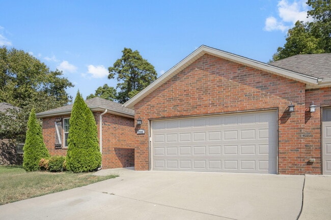 2303 W Bridlewood Trail in Ozark, MO - Building Photo - Building Photo
