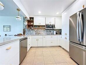 2311 S Cypress Bend Dr in Pompano Beach, FL - Building Photo - Building Photo