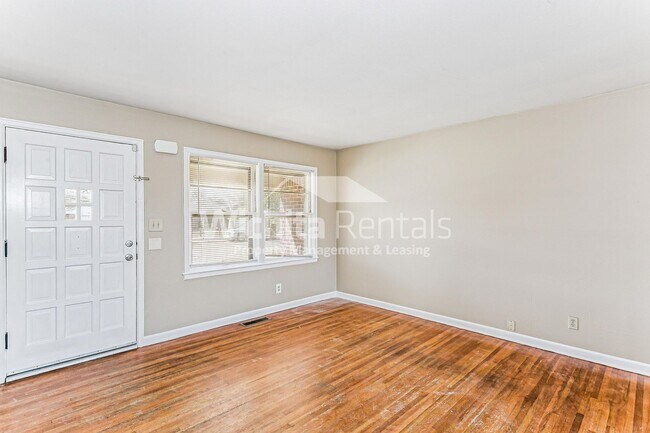 820 S Royal Rd in Wichita, KS - Building Photo - Building Photo