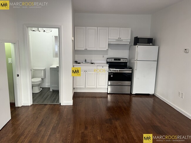 269 Bolton St, Unit 2A in Boston, MA - Building Photo - Building Photo