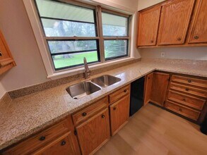 706 Maple St in Sweeny, TX - Building Photo - Building Photo