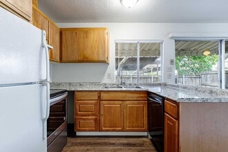 8820 La Riviera Dr, Unit D in Sacramento, CA - Building Photo - Building Photo