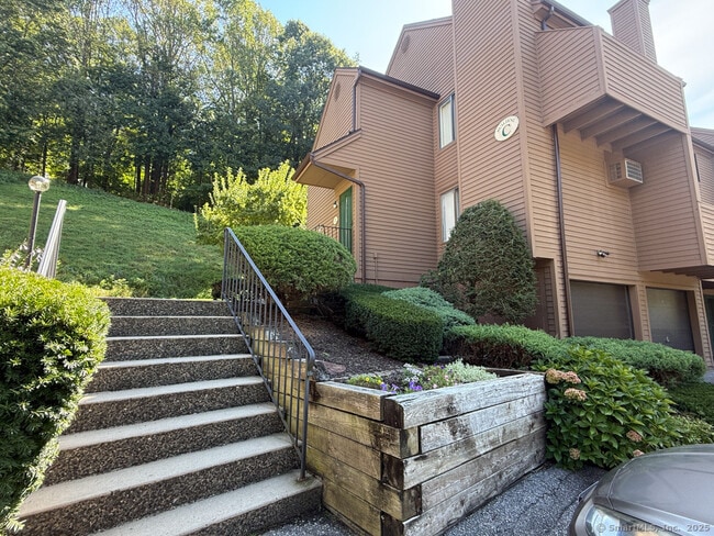 55 Cross St in Danbury, CT - Building Photo - Building Photo