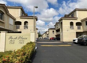 7985 NW 8th St in Miami, FL - Building Photo