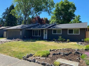 19260 SW Vista St in Aloha, OR - Foto de edificio - Building Photo