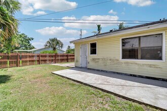 1977 Holman Dr in North Palm Beach, FL - Building Photo - Building Photo