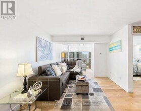 285 Enfield Pl in Mississauga, ON - Building Photo - Building Photo