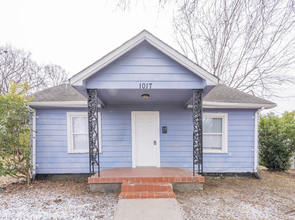 1017 Holland Ave in Charlotte, NC - Foto de edificio