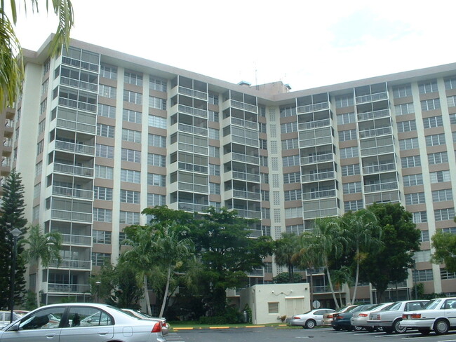 Country Club Tower in Coral Springs, FL - Building Photo - Building Photo