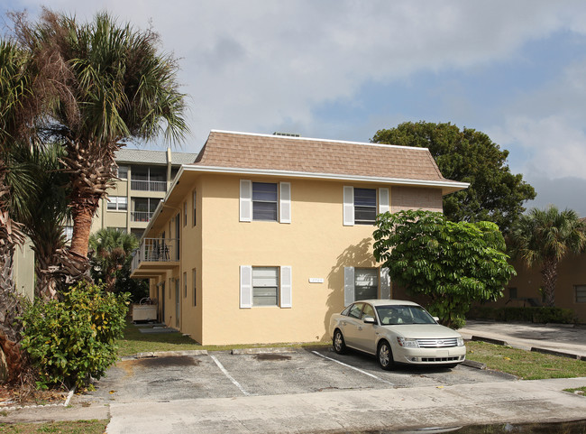 2707 Vandiver Dr in West Palm Beach, FL - Building Photo - Building Photo