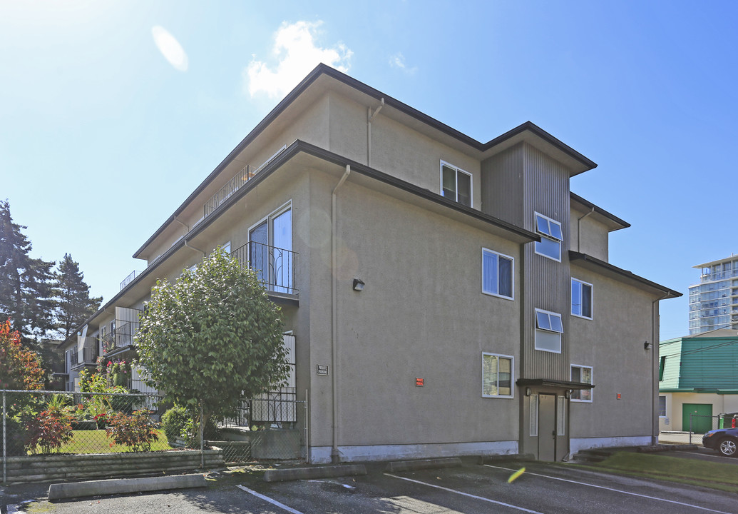 WhiteBirch in White Rock, BC - Building Photo