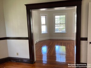 250 Belgrade Ave, Unit 1 in Boston, MA - Building Photo - Building Photo
