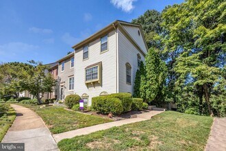 5743 Burke Towne Ct in Burke, VA - Building Photo - Building Photo