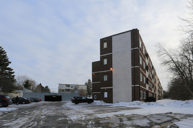 10 Birkshire Ct in Kitchener, ON - Building Photo - Building Photo