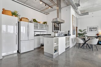 10 SW South River Dr in Miami, FL - Building Photo - Building Photo