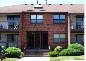 142 Beverly Hill Terrace in Woodbridge Township, NJ - Building Photo