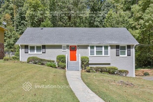 2635 Arrowood Dr in East Point, GA - Building Photo