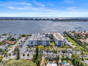 1502 S Lakeside Dr, Unit 301N in Lake Worth Beach, FL - Building Photo - Building Photo