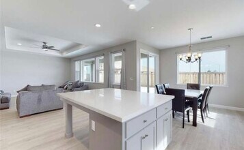 443 Eel River Ln in Chico, CA - Building Photo - Building Photo