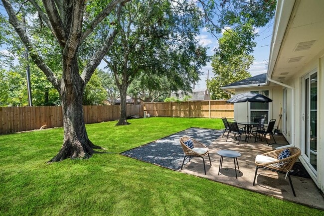 property at 2523 Village Oak Dr.