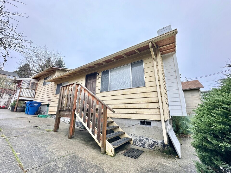 4061 28th Ave SW, Unit 4061 in Seattle, WA - Building Photo