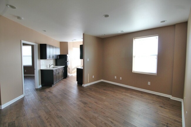 4400 Lancaster Ave in Philadelphia, PA - Building Photo - Building Photo