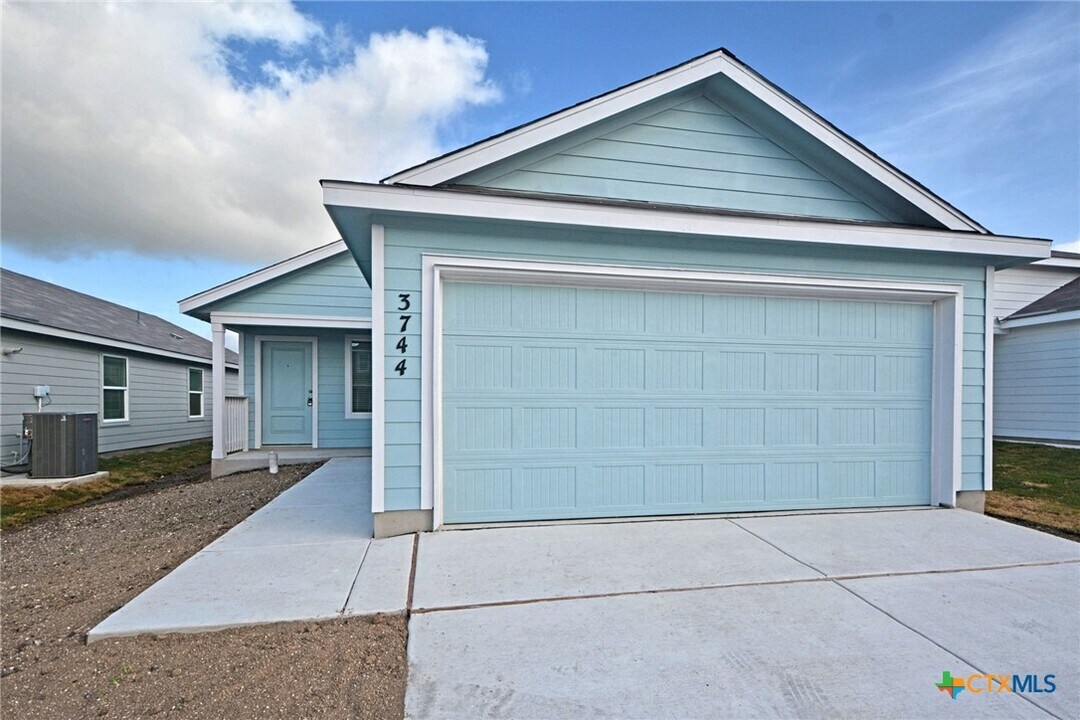 3744 Axis Hl St in New Braunfels, TX - Building Photo