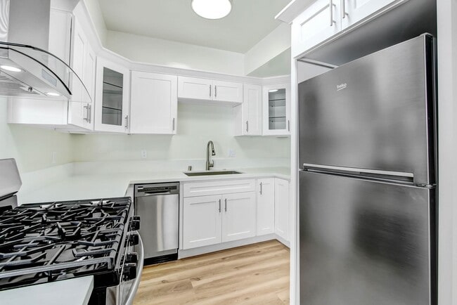 1121 California Ave in Santa Monica, CA - Foto de edificio - Building Photo