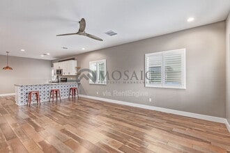 5009 S 11th Pl in Phoenix, AZ - Foto de edificio - Building Photo