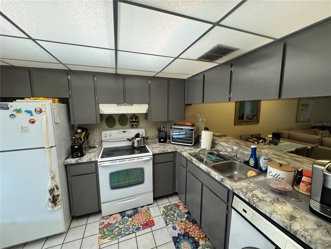 7249 Parkside Villas Dr N in St. Petersburg, FL - Building Photo - Building Photo