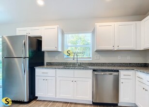 418 Yolanda St in Lehigh Acres, FL - Foto de edificio - Building Photo