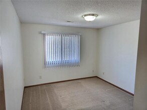 1624 Blue Jay Blvd in Fairmont, MN - Building Photo - Building Photo