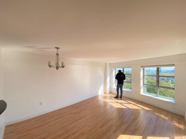 931 Massachusetts Ave, Unit 903 in Cambridge, MA - Foto de edificio - Building Photo